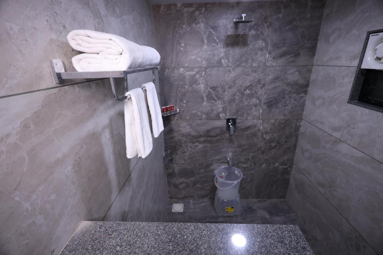 Lords Eco Inn Navsari Buitenkant foto