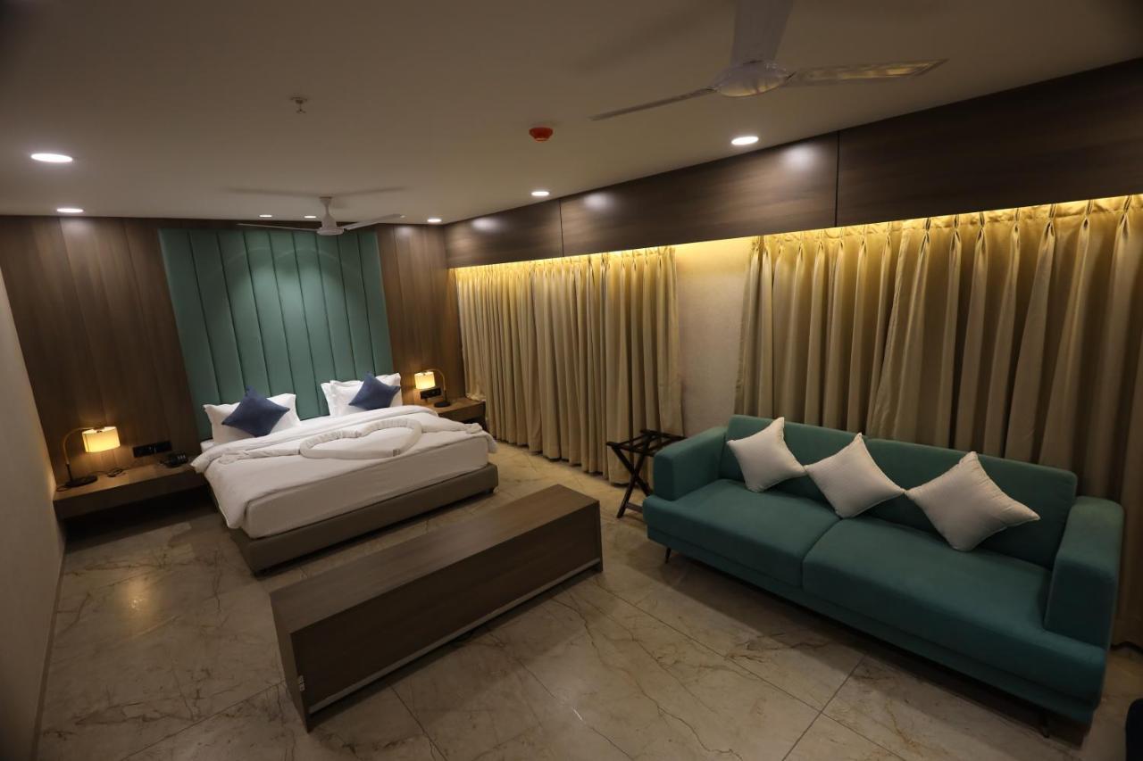 Lords Eco Inn Navsari Buitenkant foto