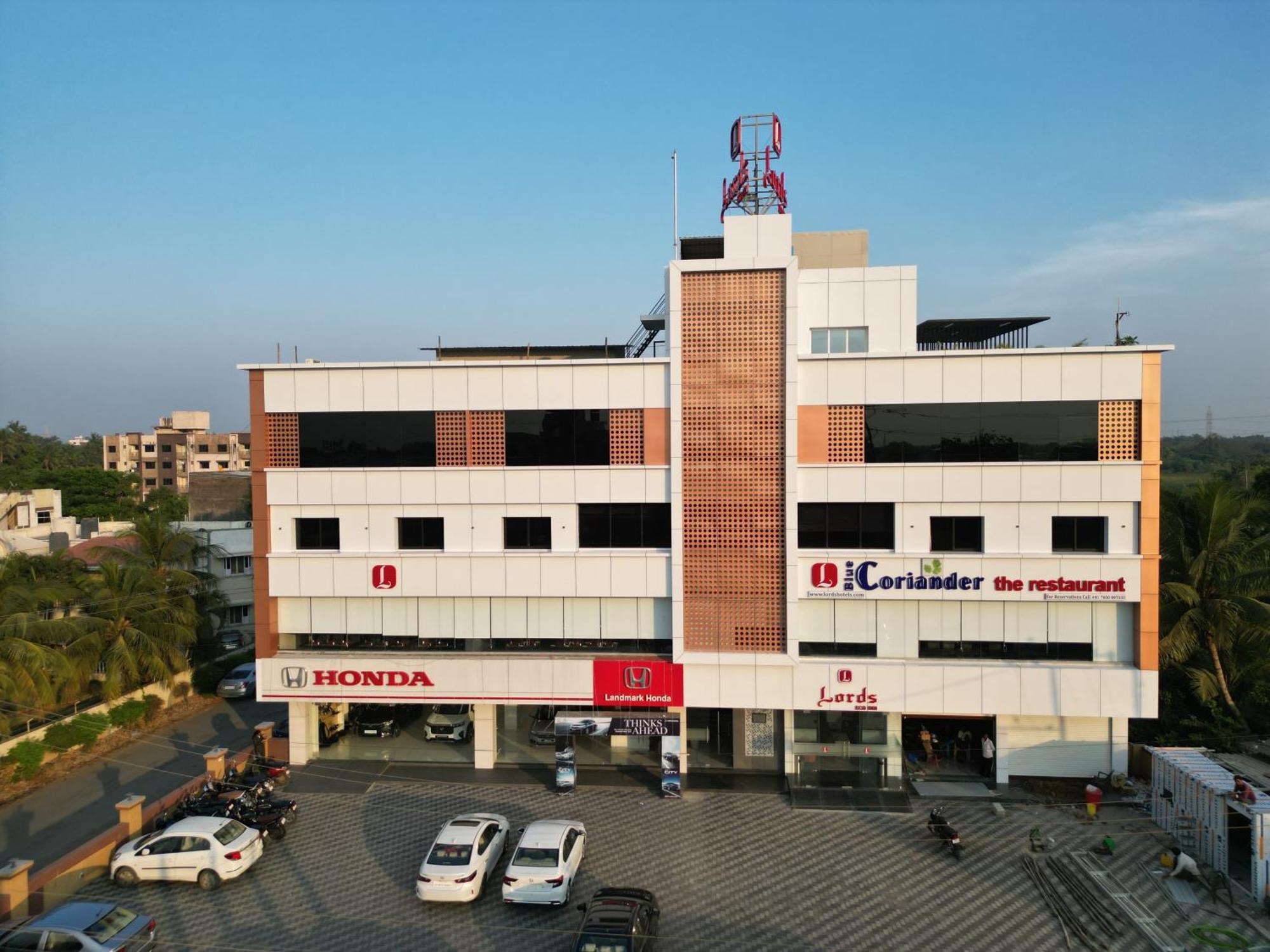 Lords Eco Inn Navsari Buitenkant foto