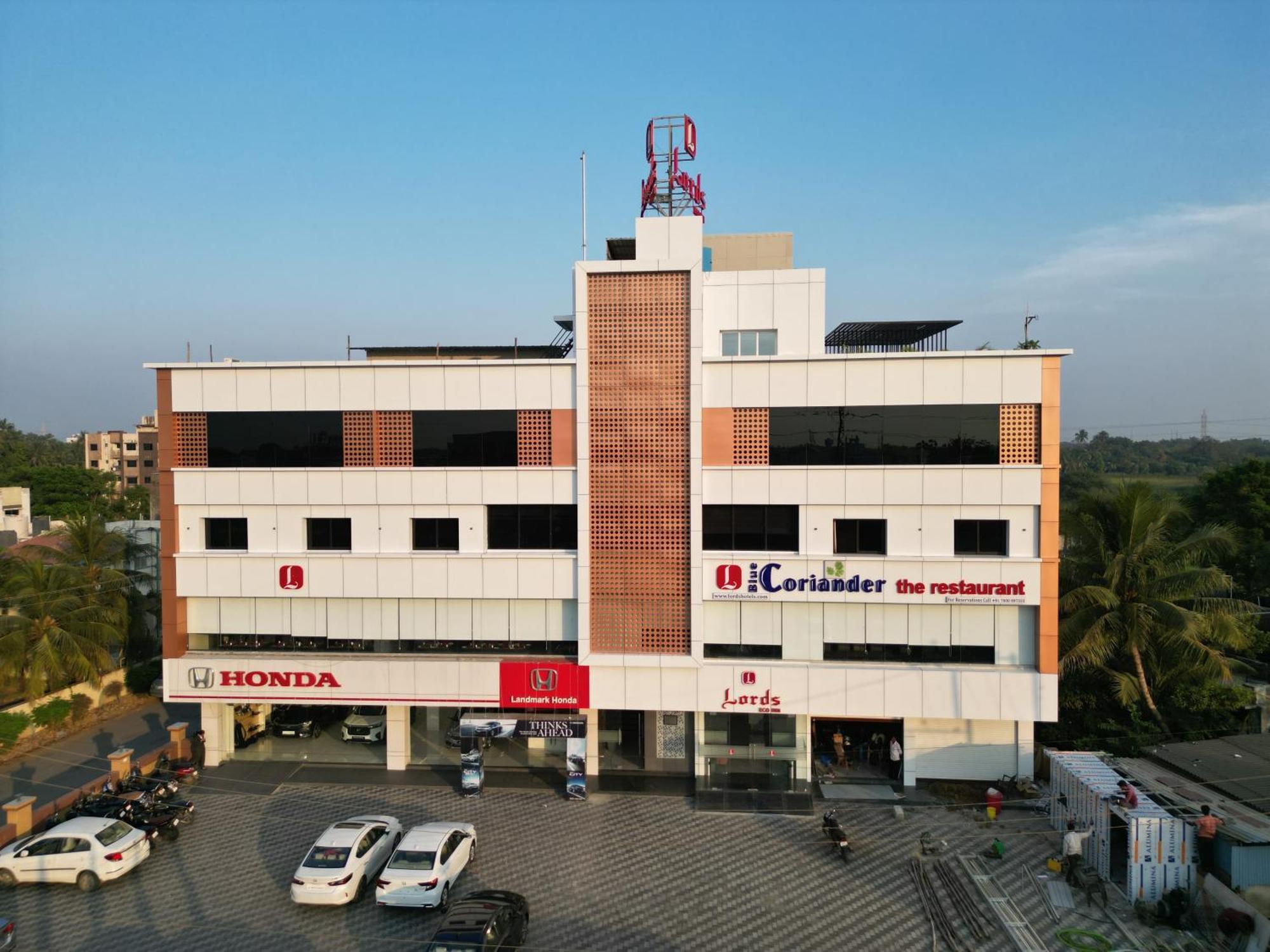 Lords Eco Inn Navsari Buitenkant foto