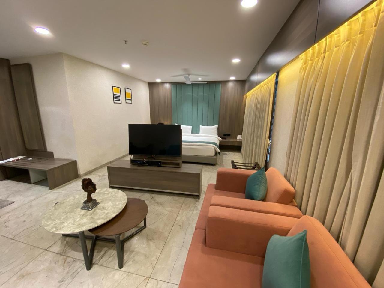 Lords Eco Inn Navsari Buitenkant foto