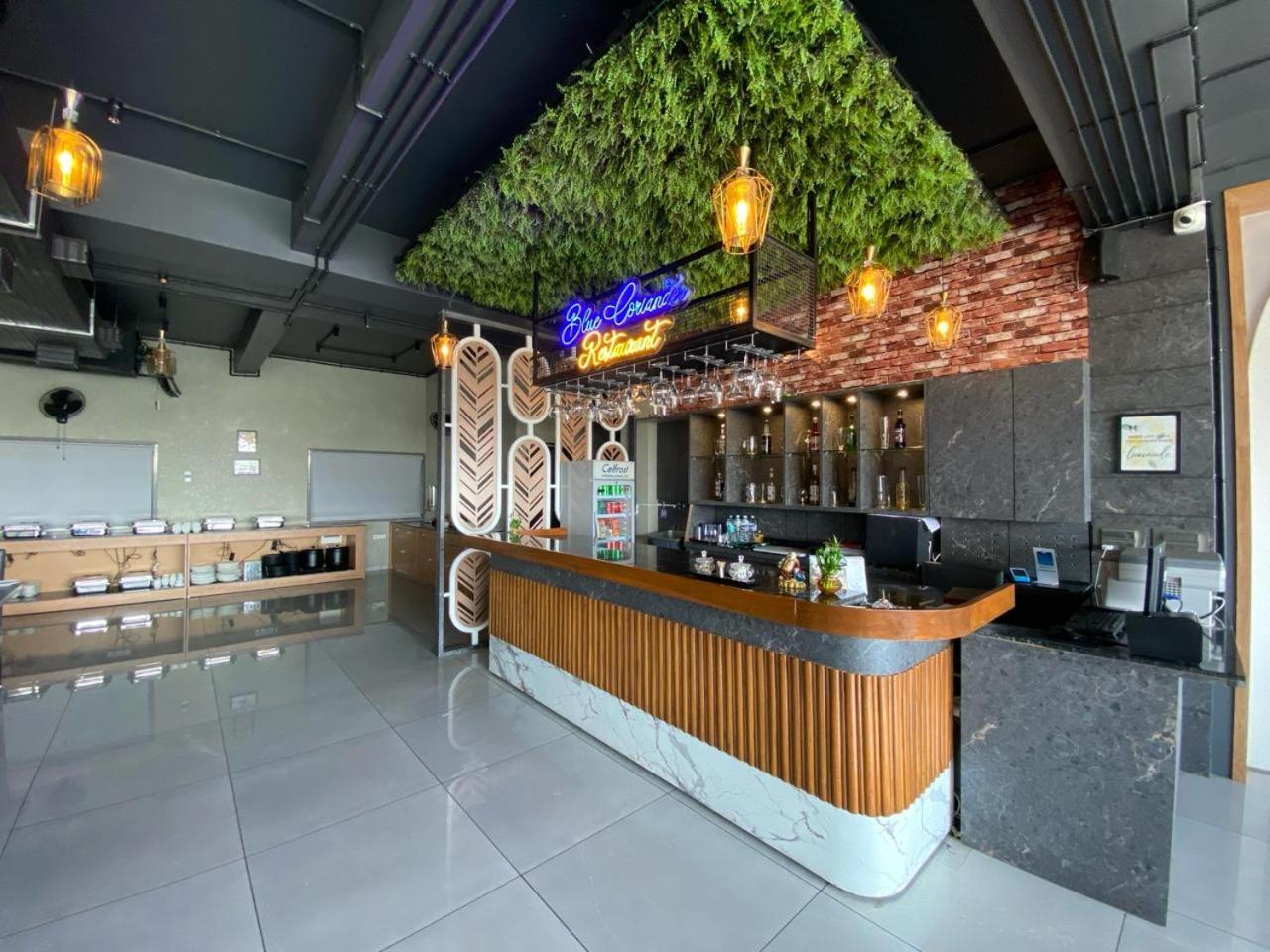 Lords Eco Inn Navsari Buitenkant foto