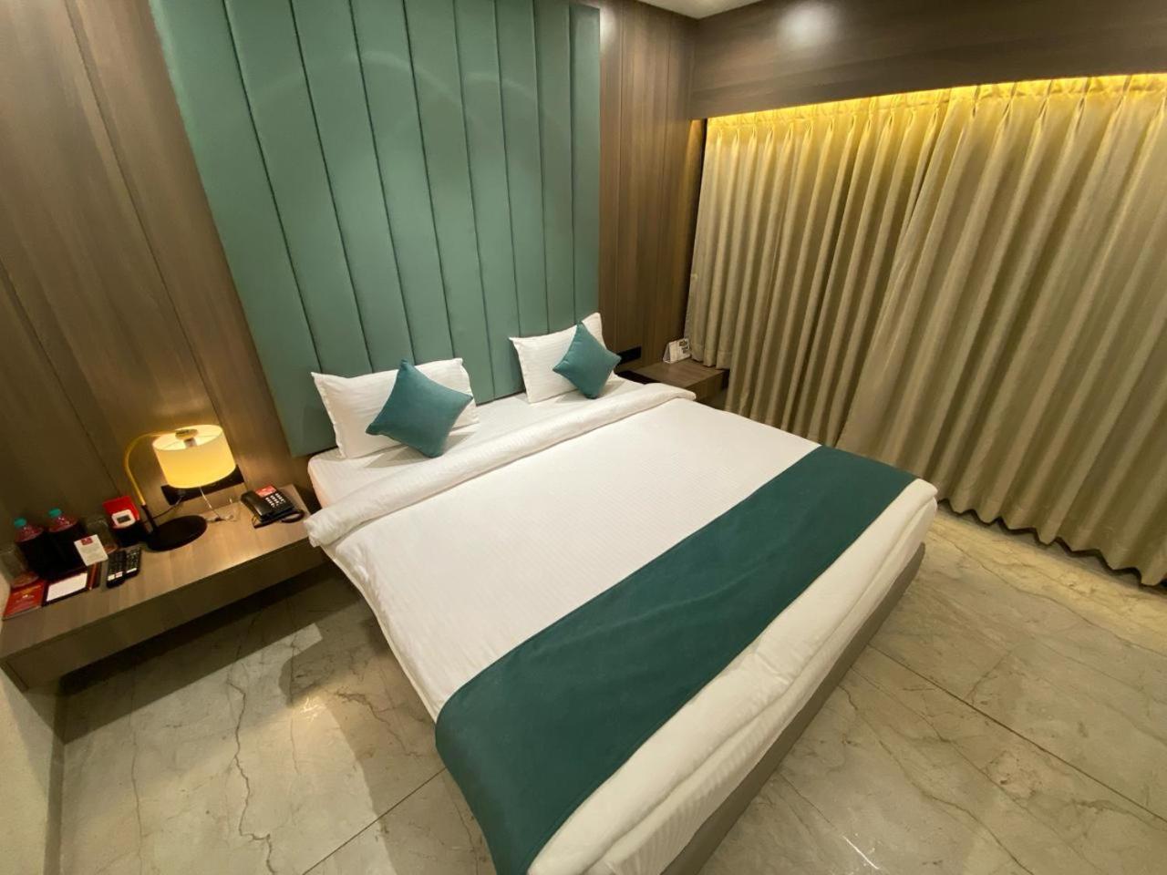 Lords Eco Inn Navsari Buitenkant foto