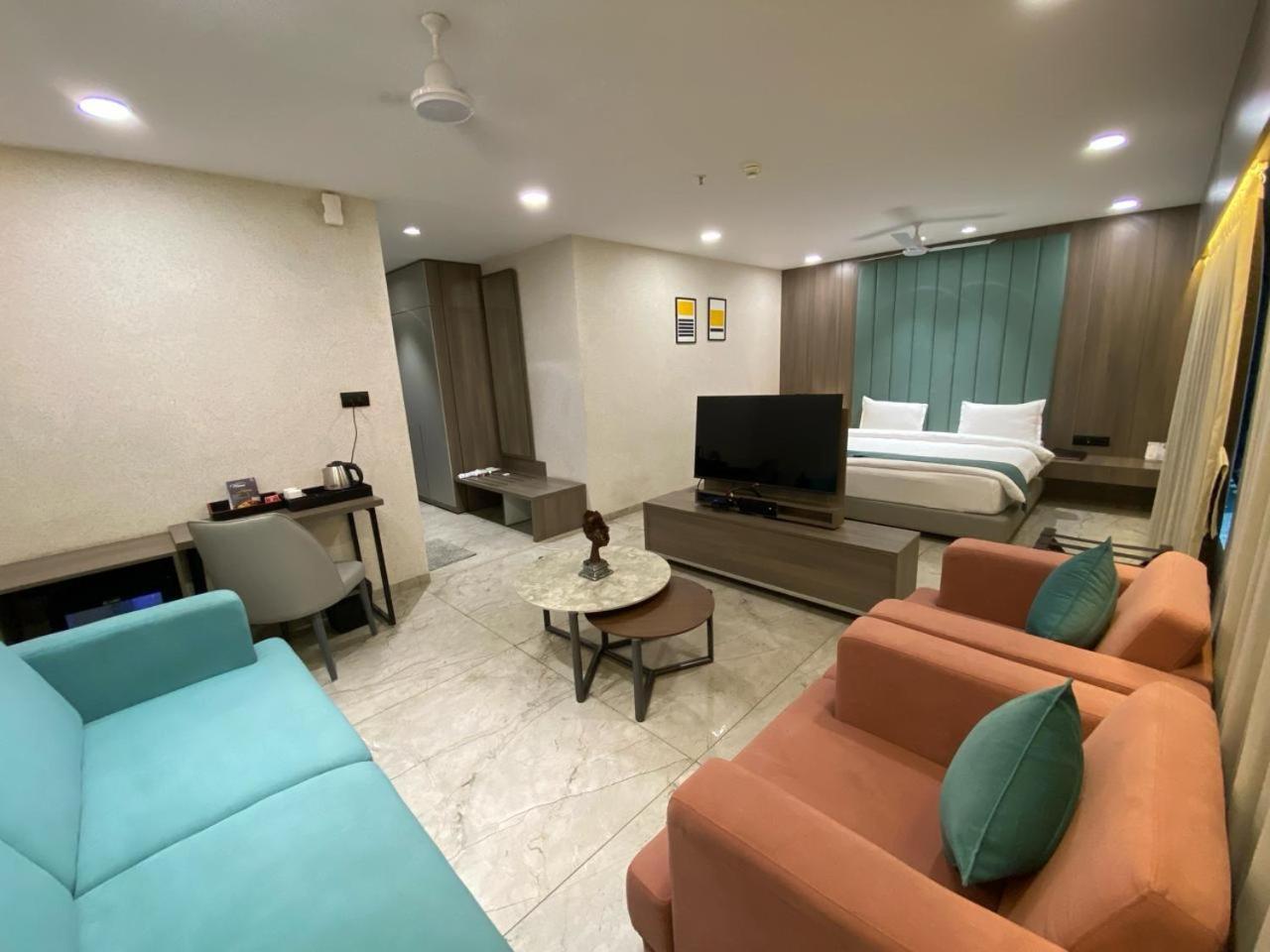 Lords Eco Inn Navsari Buitenkant foto